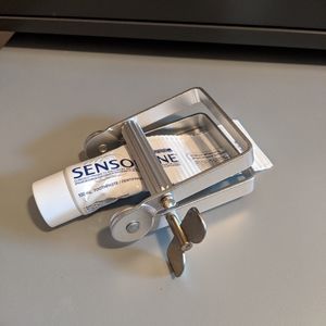 New metal tube squeezer